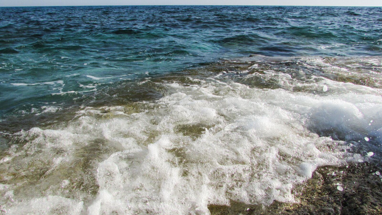 Canon PowerShot SX400 IS sample photo. Wave, smashing, foam photography
