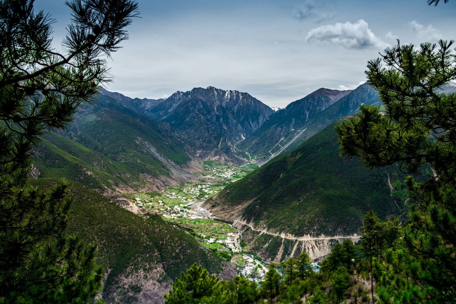 Nikon D4 sample photo. Plateau, village, snow mountain photography