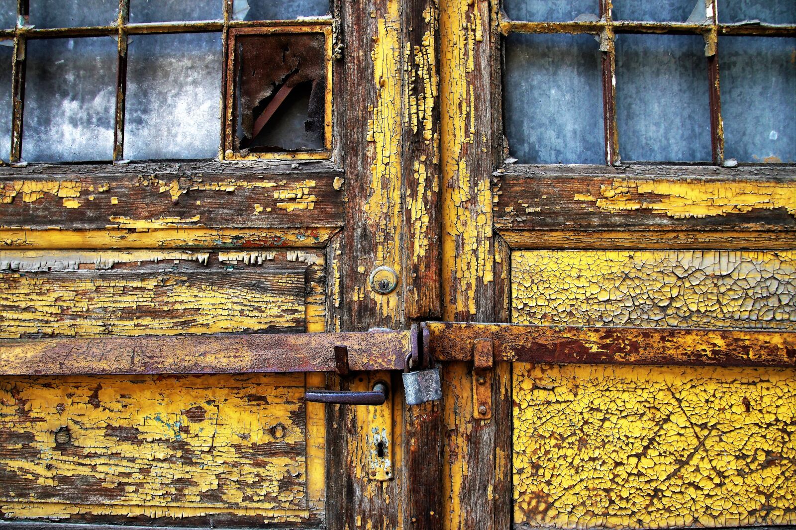 Canon EOS 80D sample photo. Old, rust, the door photography