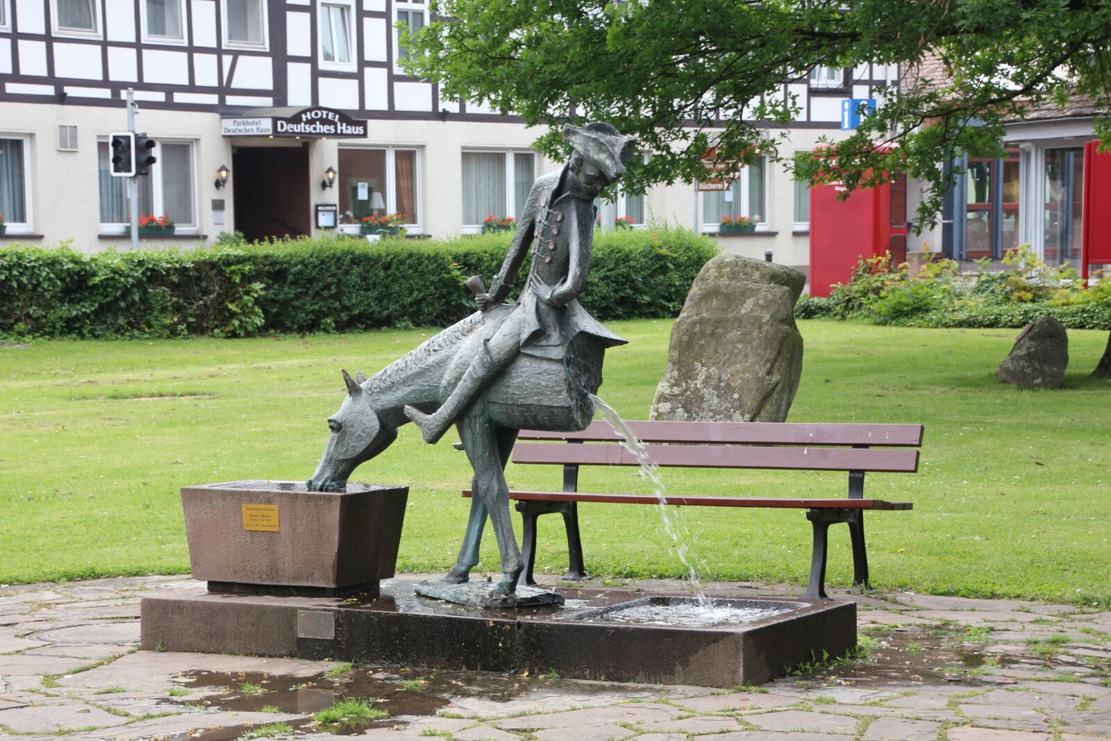 Canon EOS 60D sample photo. Munchausen, statue, bronze photography