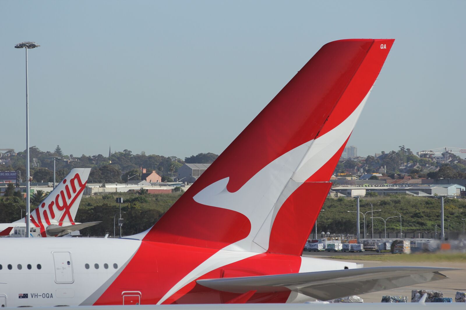 Canon EOS 60D + Canon EF 70-200mm F2.8L IS II USM sample photo. Qantas, airline, decals photography