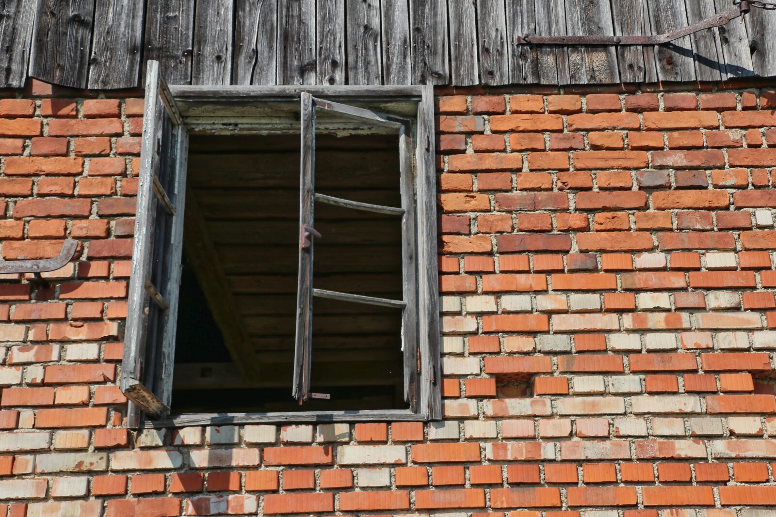 Canon EOS 80D sample photo. Window, ailing, abandoned photography