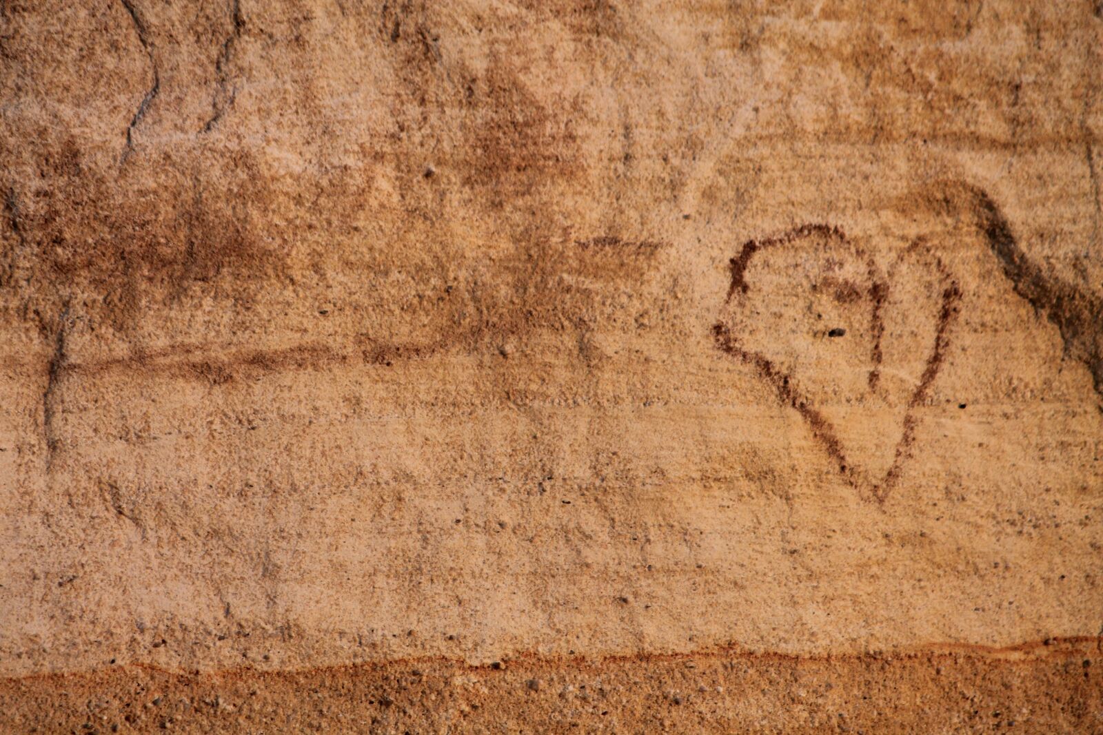 Canon EOS 1100D (EOS Rebel T3 / EOS Kiss X50) + Canon EF-S 55-250mm F4-5.6 IS II sample photo. Heart, sandstone, sand photography