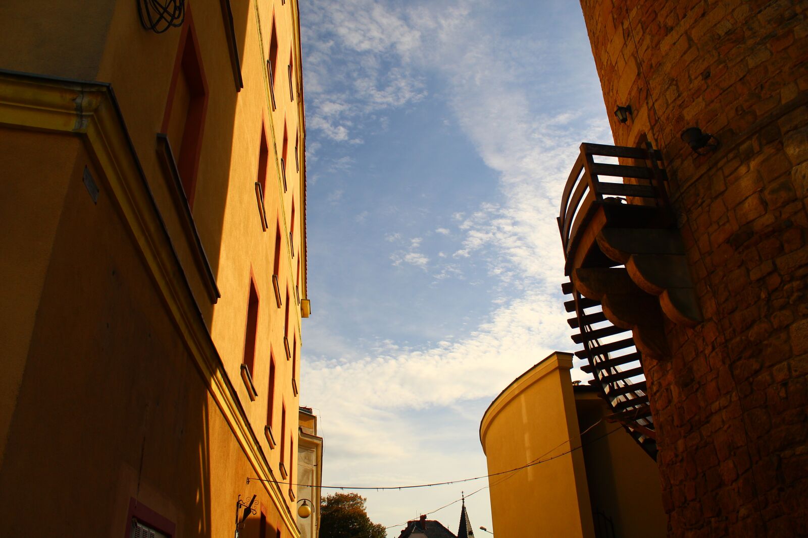 Canon EOS 4000D (EOS Rebel T100 / EOS 3000D) sample photo. Buildings, view, sky photography