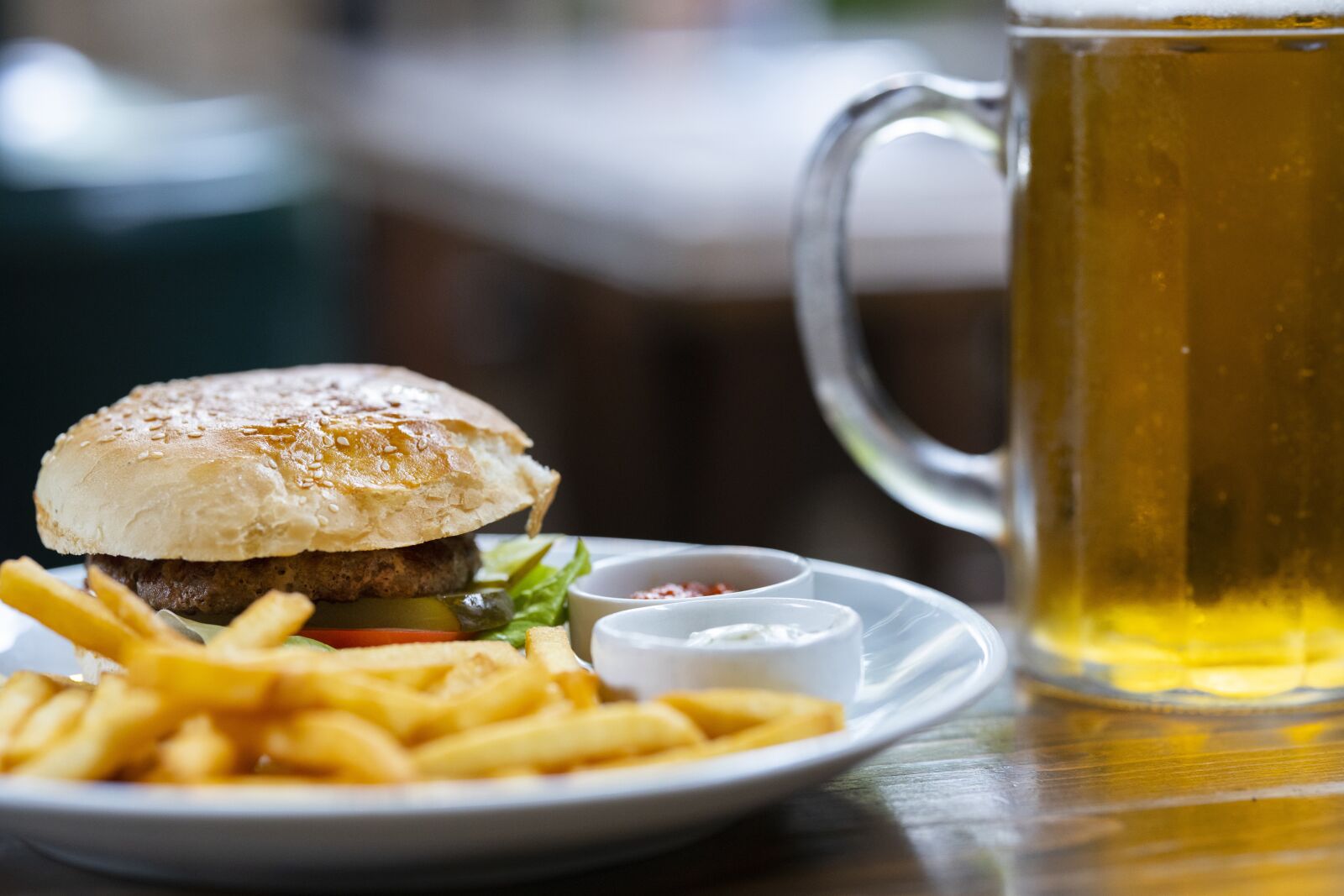 Canon RF 85mm F1.2L USM sample photo. Burger, beer, potato photography