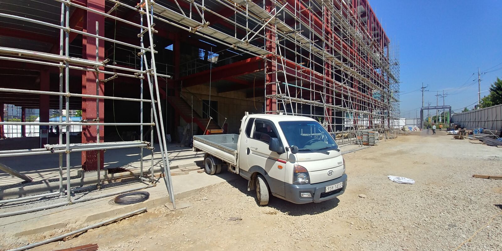 LG G6 sample photo. Building, construction, safety photography