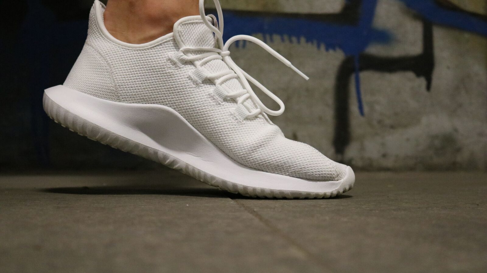 Canon EOS 750D (EOS Rebel T6i / EOS Kiss X8i) sample photo. Shoe, sport, run photography