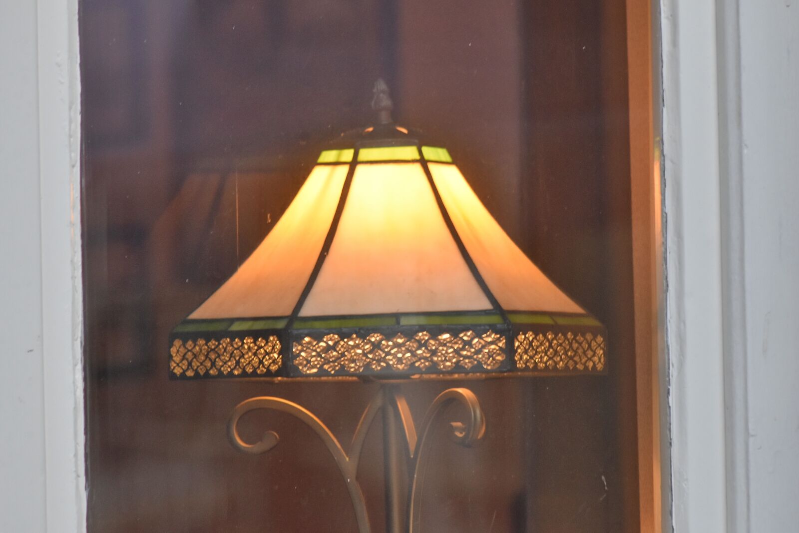 Nikon D5500 sample photo. Decor, decorative, illuminated, window photography