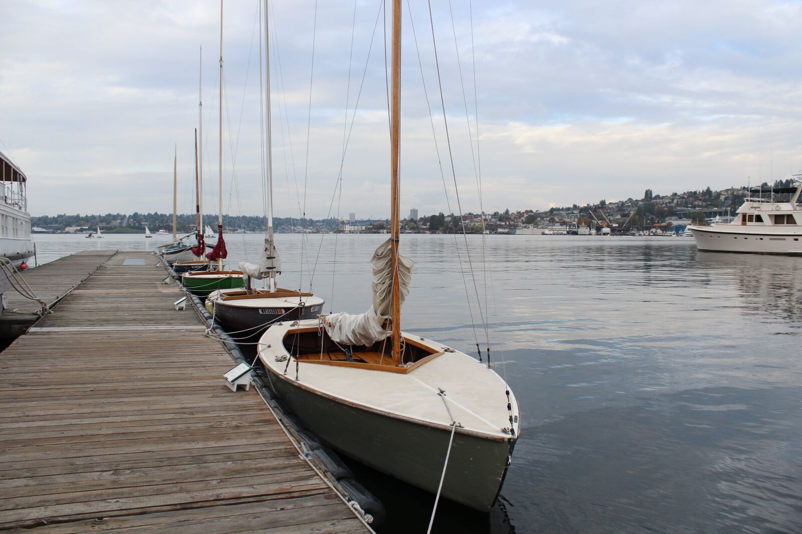 Canon EOS 600D (Rebel EOS T3i / EOS Kiss X5) sample photo. Old boat, lake, seattle photography