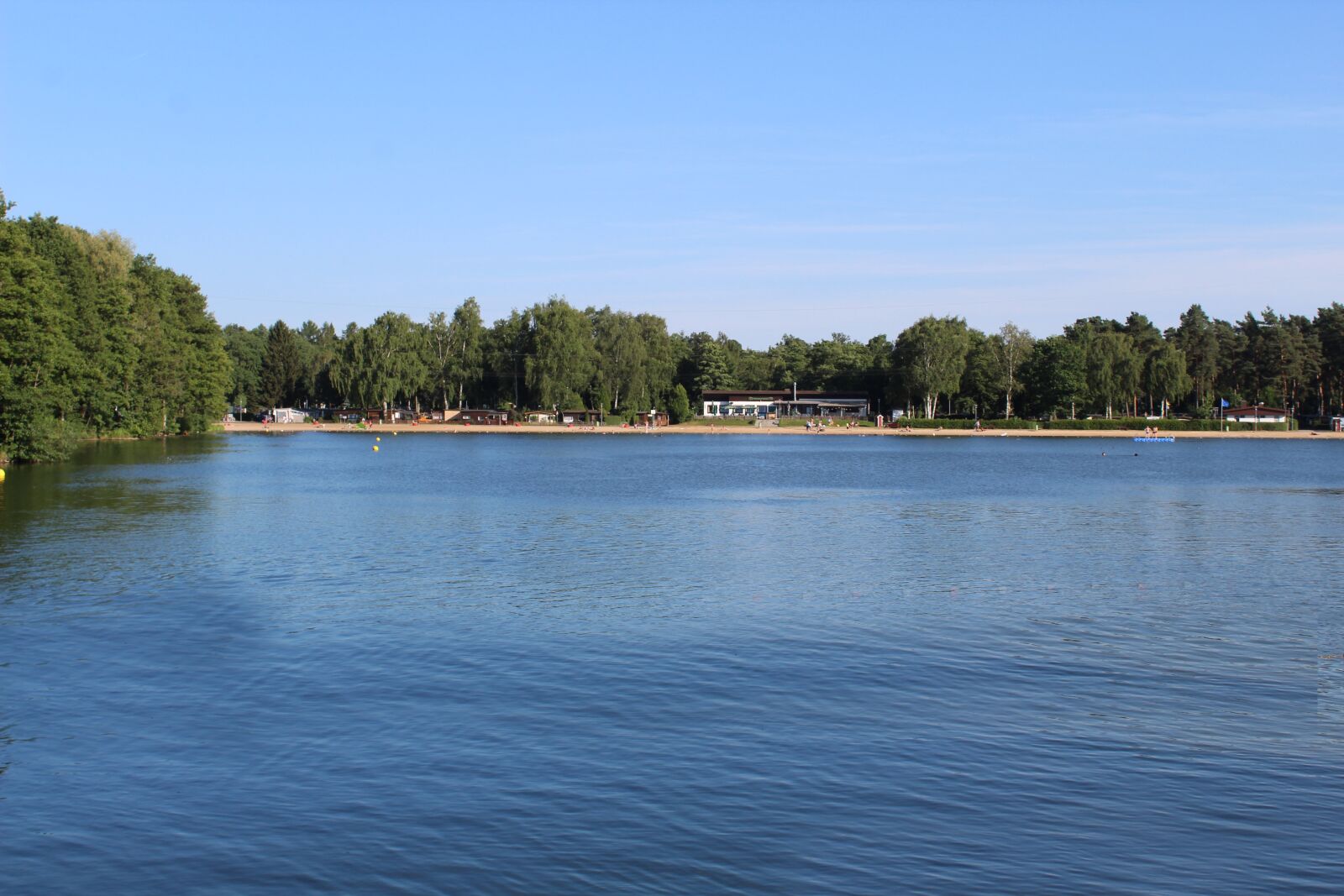 Canon EOS 1300D (EOS Rebel T6 / EOS Kiss X80) sample photo. Lake, trees, beach photography