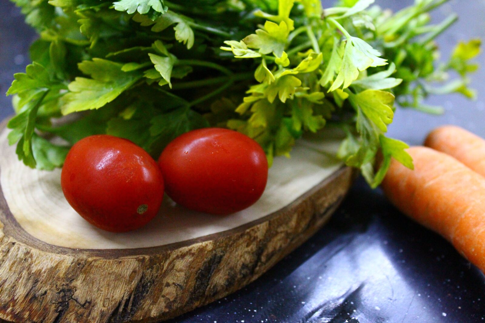Canon EOS 700D (EOS Rebel T5i / EOS Kiss X7i) sample photo. Tomato, greens, green photography