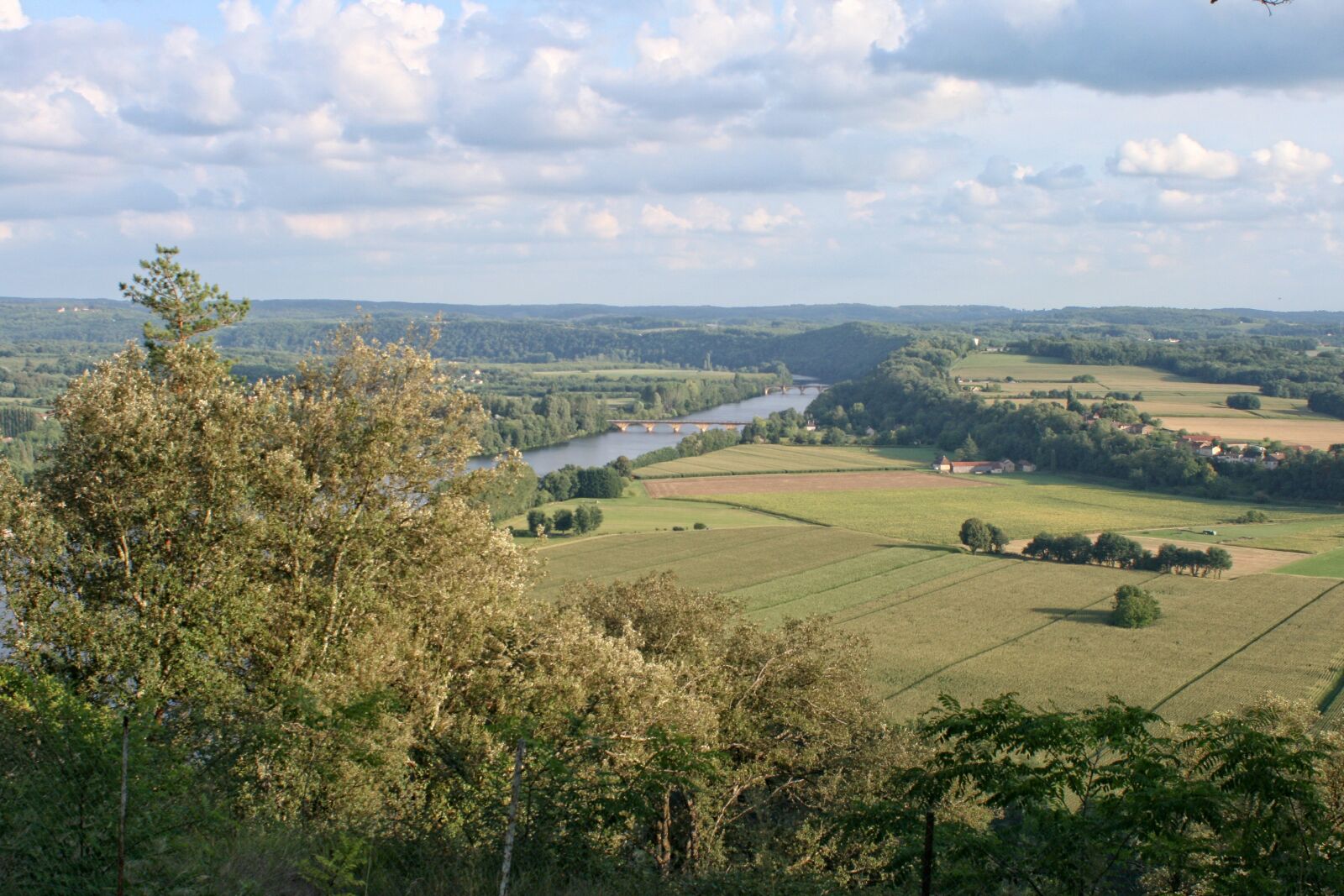 Canon EOS 400D (EOS Digital Rebel XTi / EOS Kiss Digital X) sample photo. France, dordogne, landscape photography