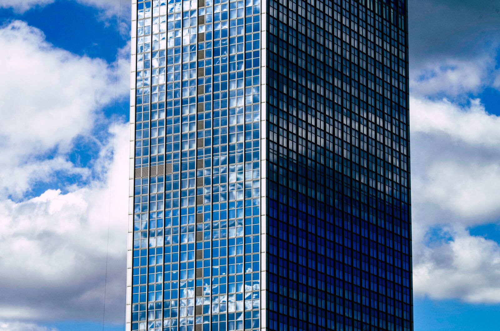 Pentax K-30 sample photo. Skyscraper, mirroring, clouds photography