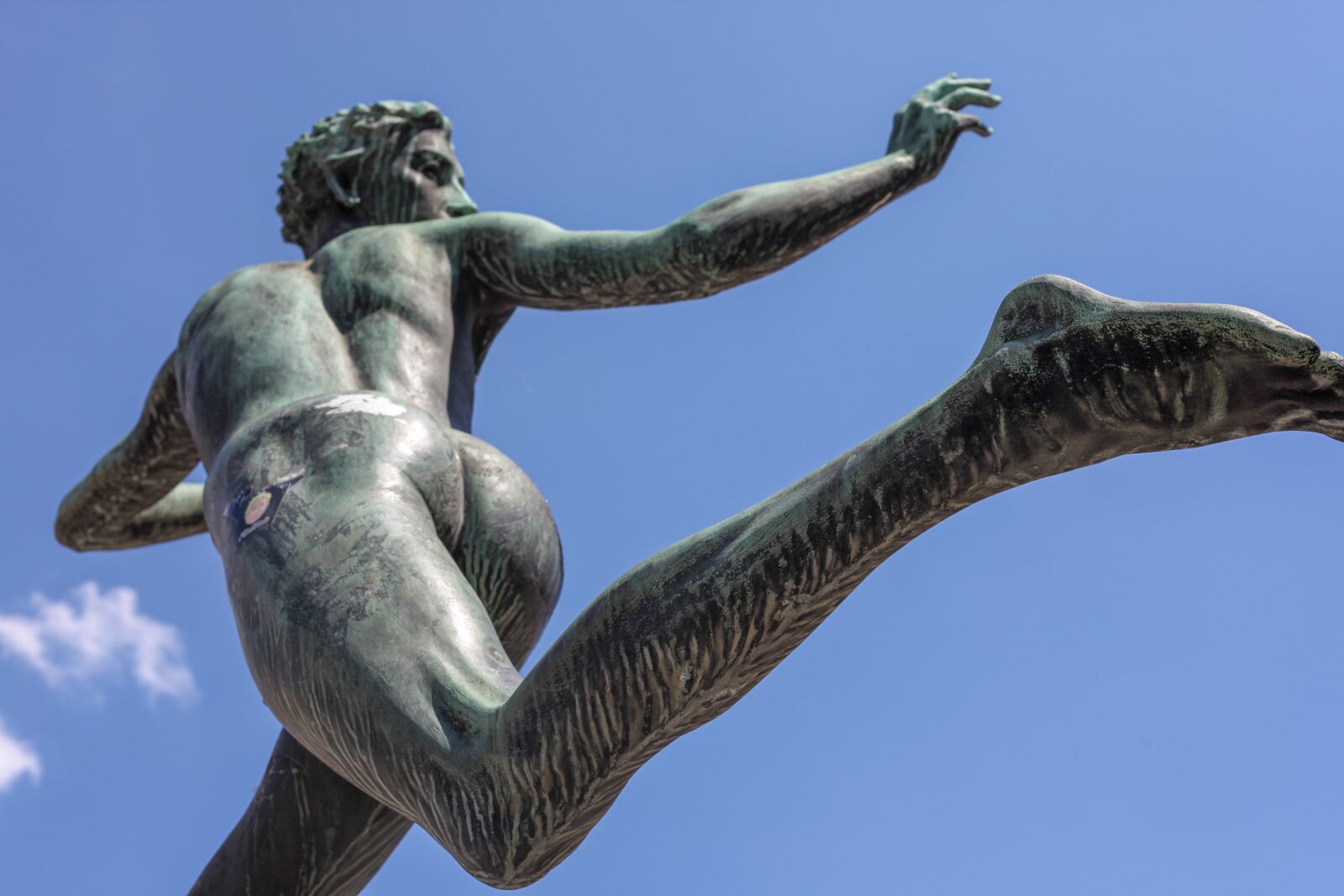 Canon EF 50mm F1.8 II sample photo. Statue, human, movement photography