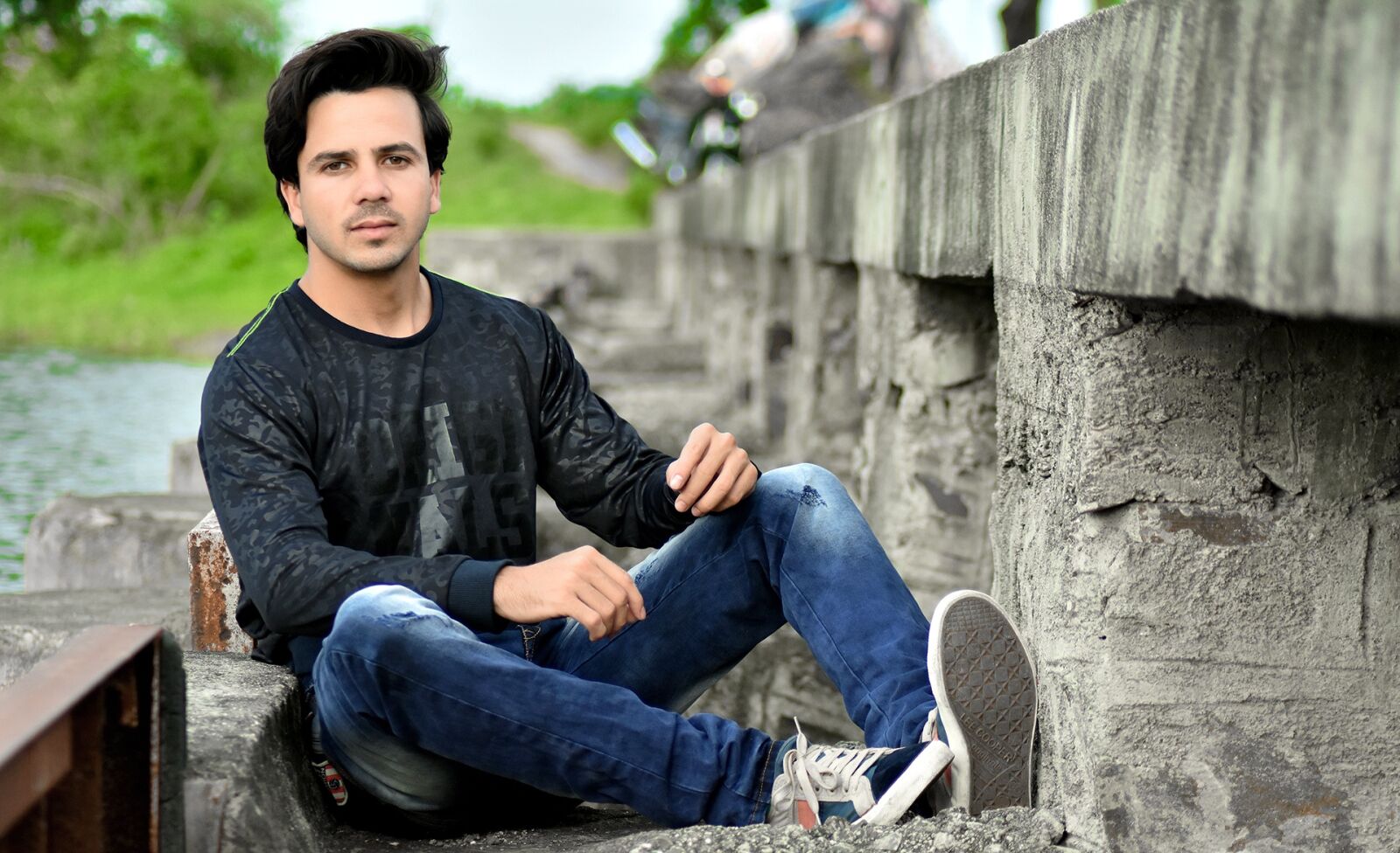 Nikon D3400 sample photo. Man, boy, sitting photography