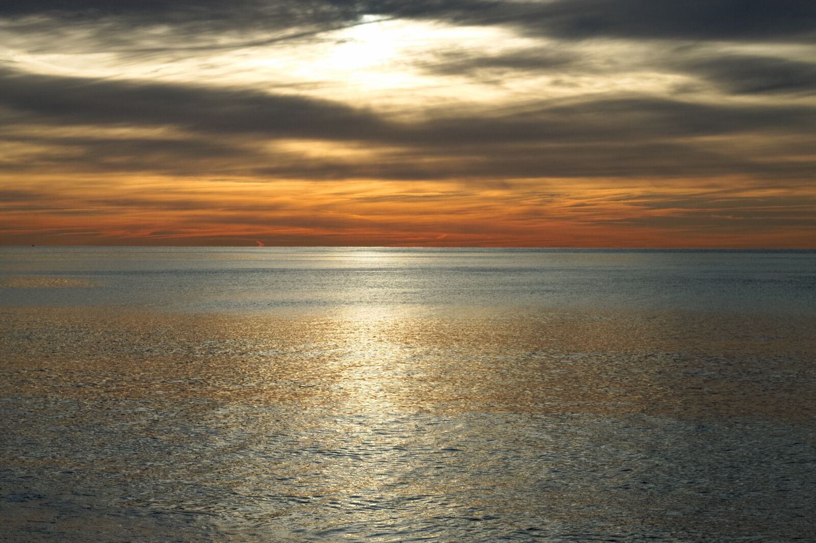 Canon EOS 1100D (EOS Rebel T3 / EOS Kiss X50) + Canon EF 50mm F1.8 STM sample photo. Mood, sea, sun photography