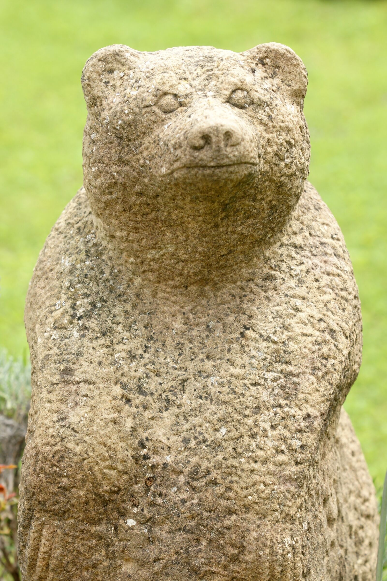Sony Alpha DSLR-A700 sample photo. Bear, sculpture, stone photography