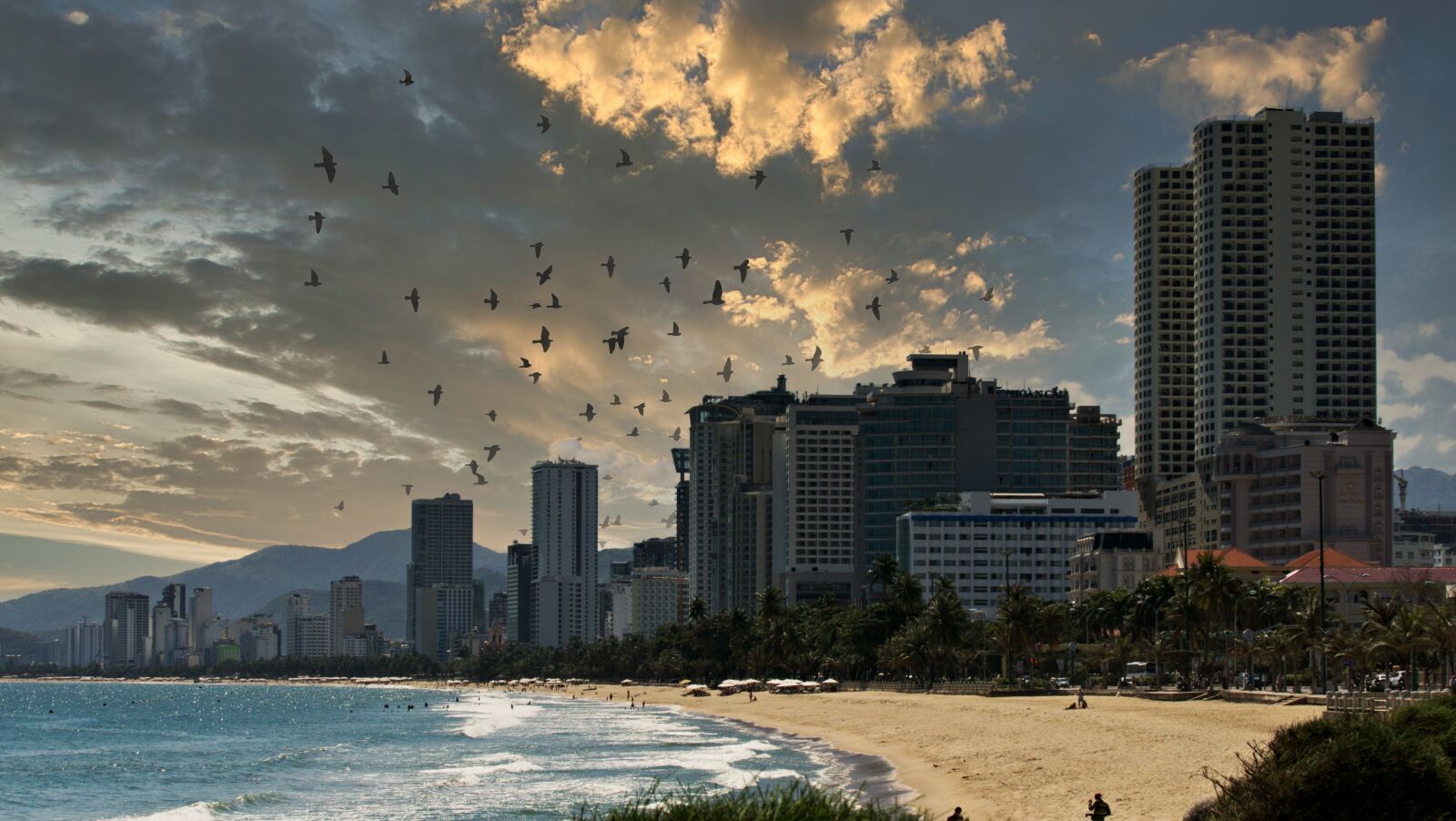 Panasonic Lumix DMC-FZ1000 sample photo. Beach, clouds, nha trang photography