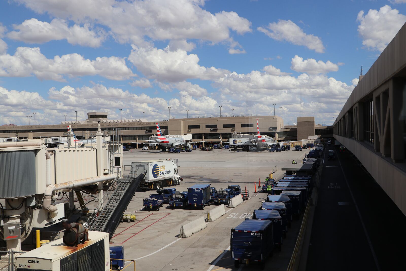 Canon EF-S 18-135mm F3.5-5.6 IS USM sample photo. Airport, terminal, airline photography