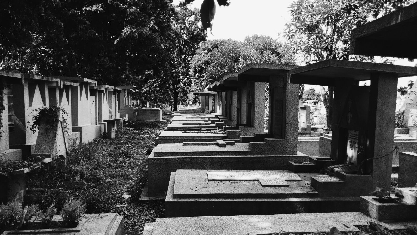 LG G5 sample photo. Grave, cemetery, tomb photography