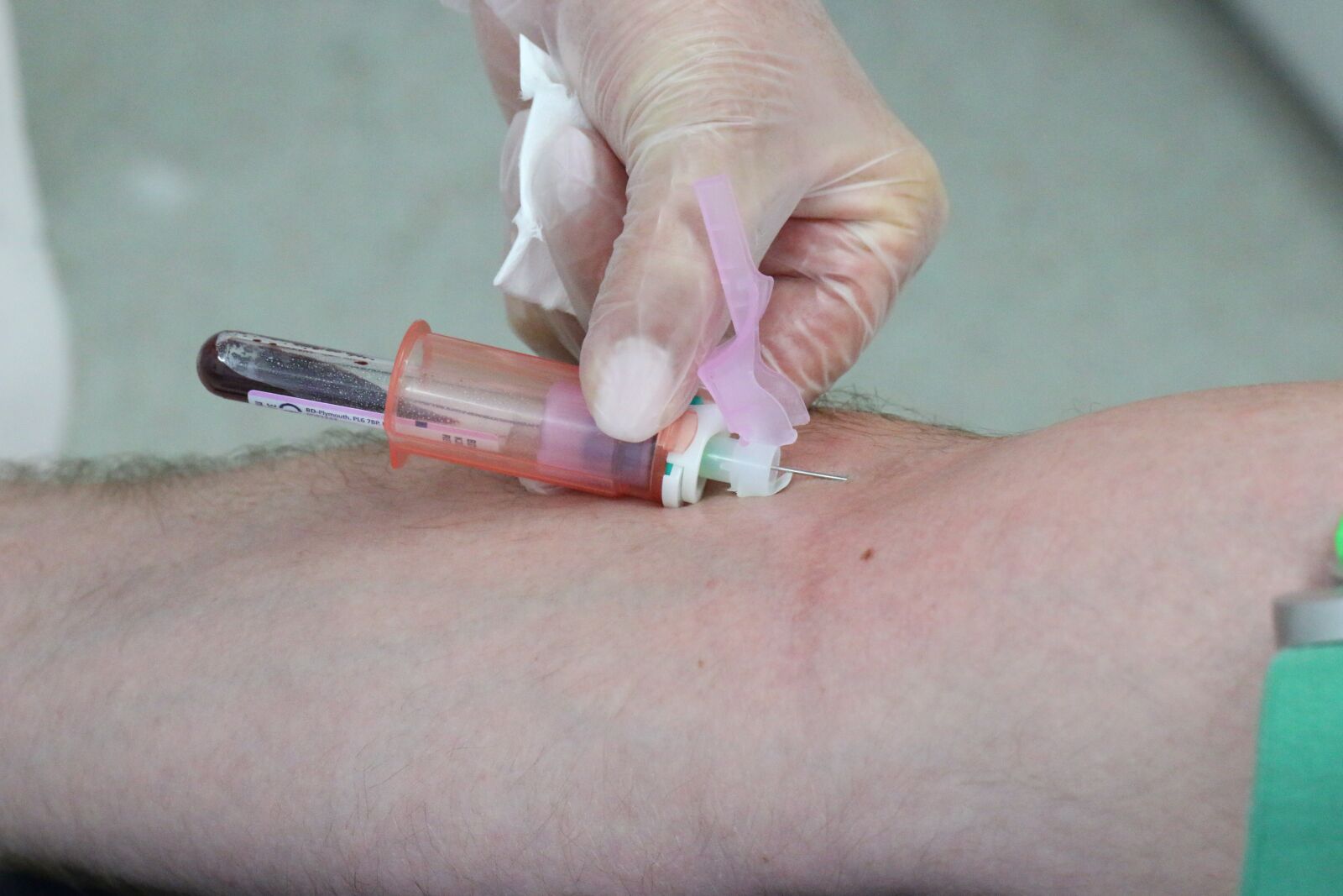 Canon EOS 70D + Tamron SP 85mm F1.8 Di VC USD sample photo. Blood collection, laboratory, doctor photography