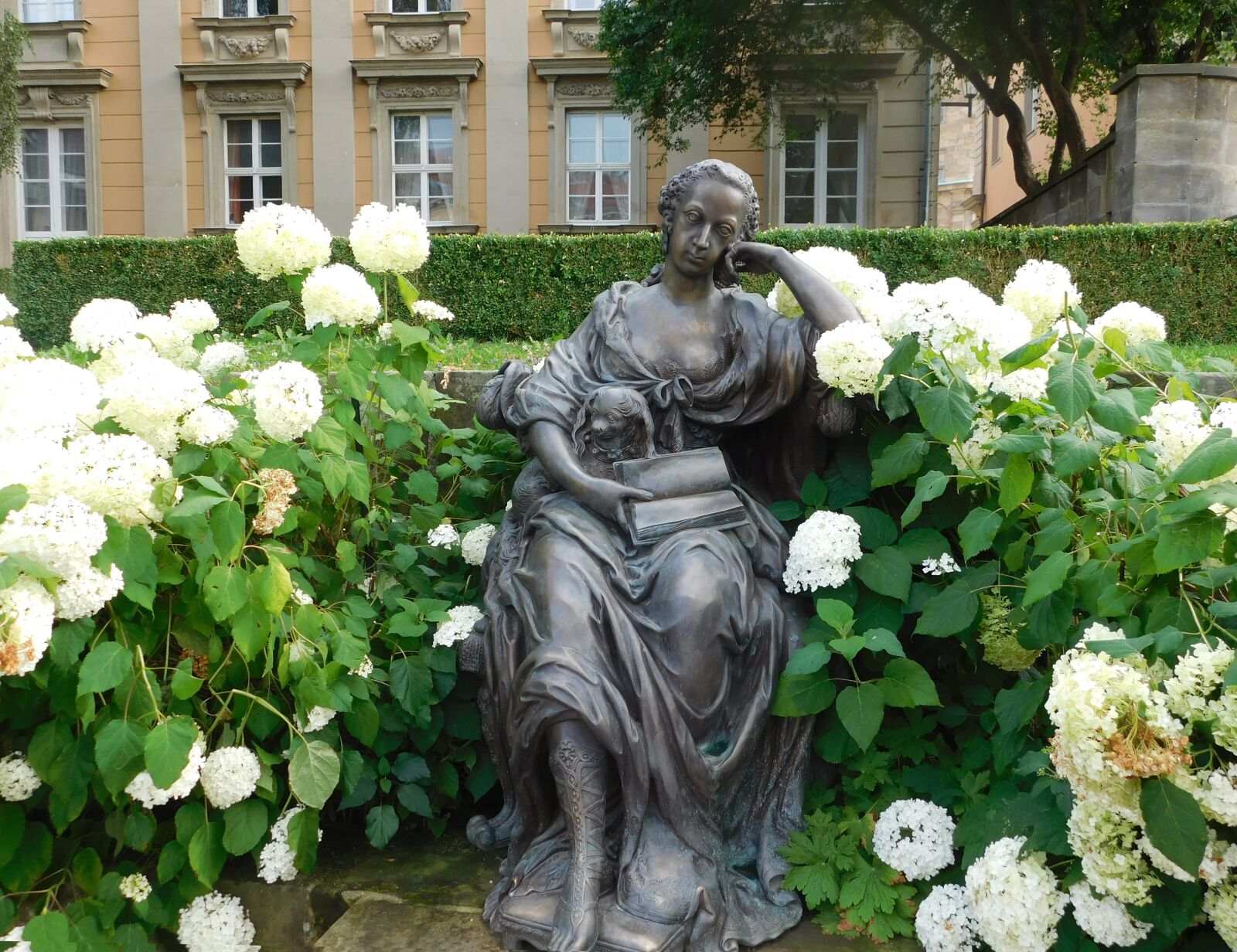 Nikon Coolpix L840 sample photo. Bayreuth, sculpture, read photography