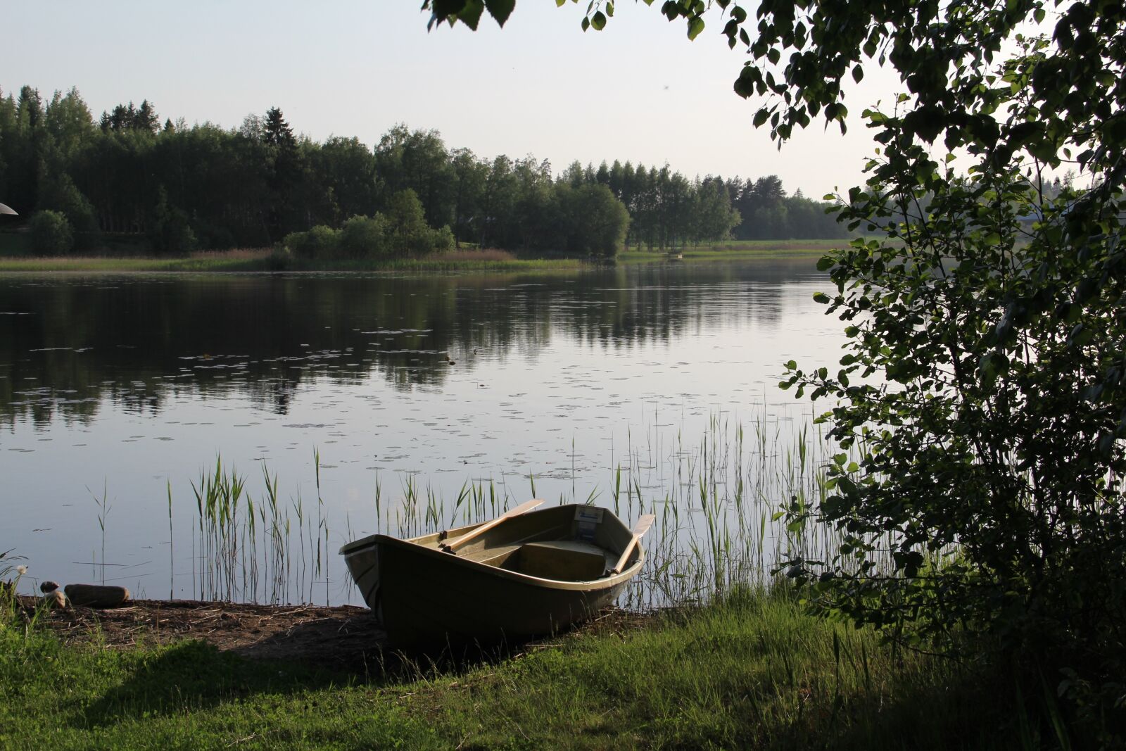 Canon EOS 600D (Rebel EOS T3i / EOS Kiss X5) sample photo. Lake, boat, summer photography