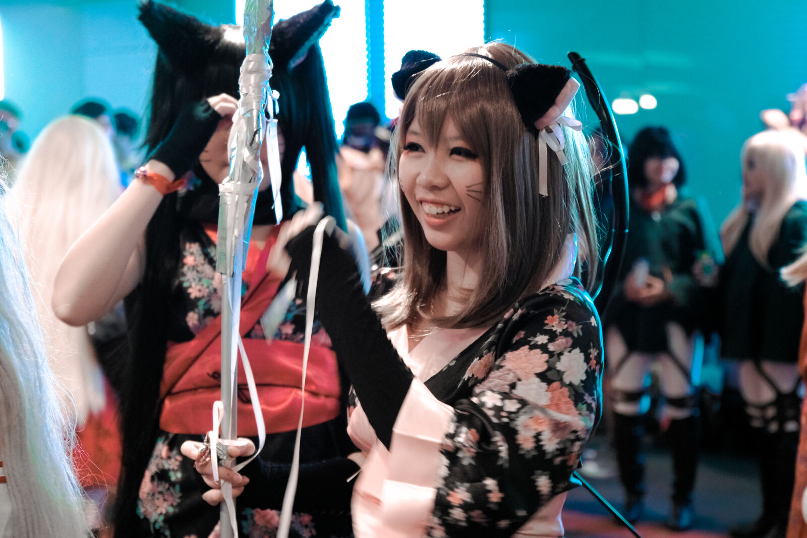 Saumsun NX 16-50mm F2-2.8 S ED OIS sample photo. Asian, costumes, crowd, exhibition photography