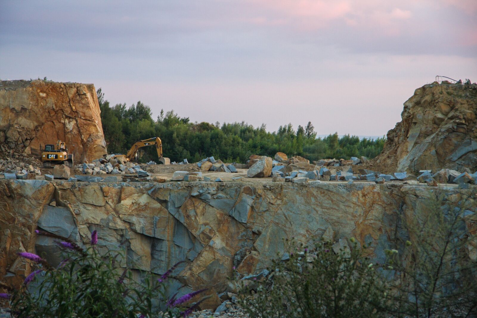 Canon EF-S 17-85mm F4-5.6 IS USM sample photo. Quarry, stones, geology photography