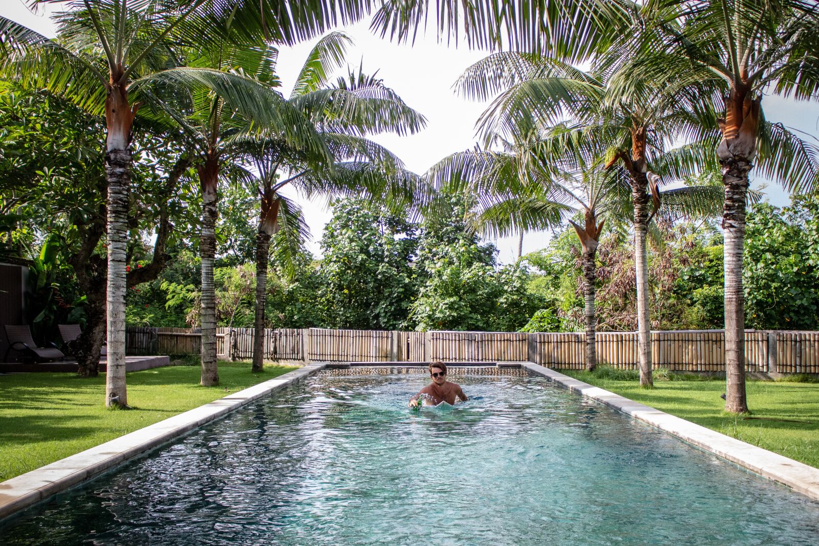Canon EOS 700D (EOS Rebel T5i / EOS Kiss X7i) sample photo. Holiday, swimming pool, surf photography