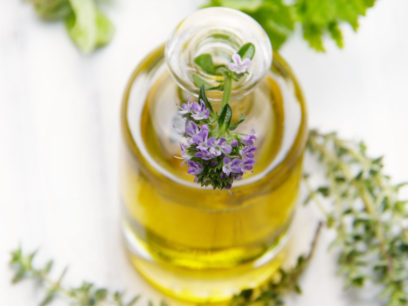 Panasonic Lumix DMC-FZ150 sample photo. Oil, bottle, thyme photography