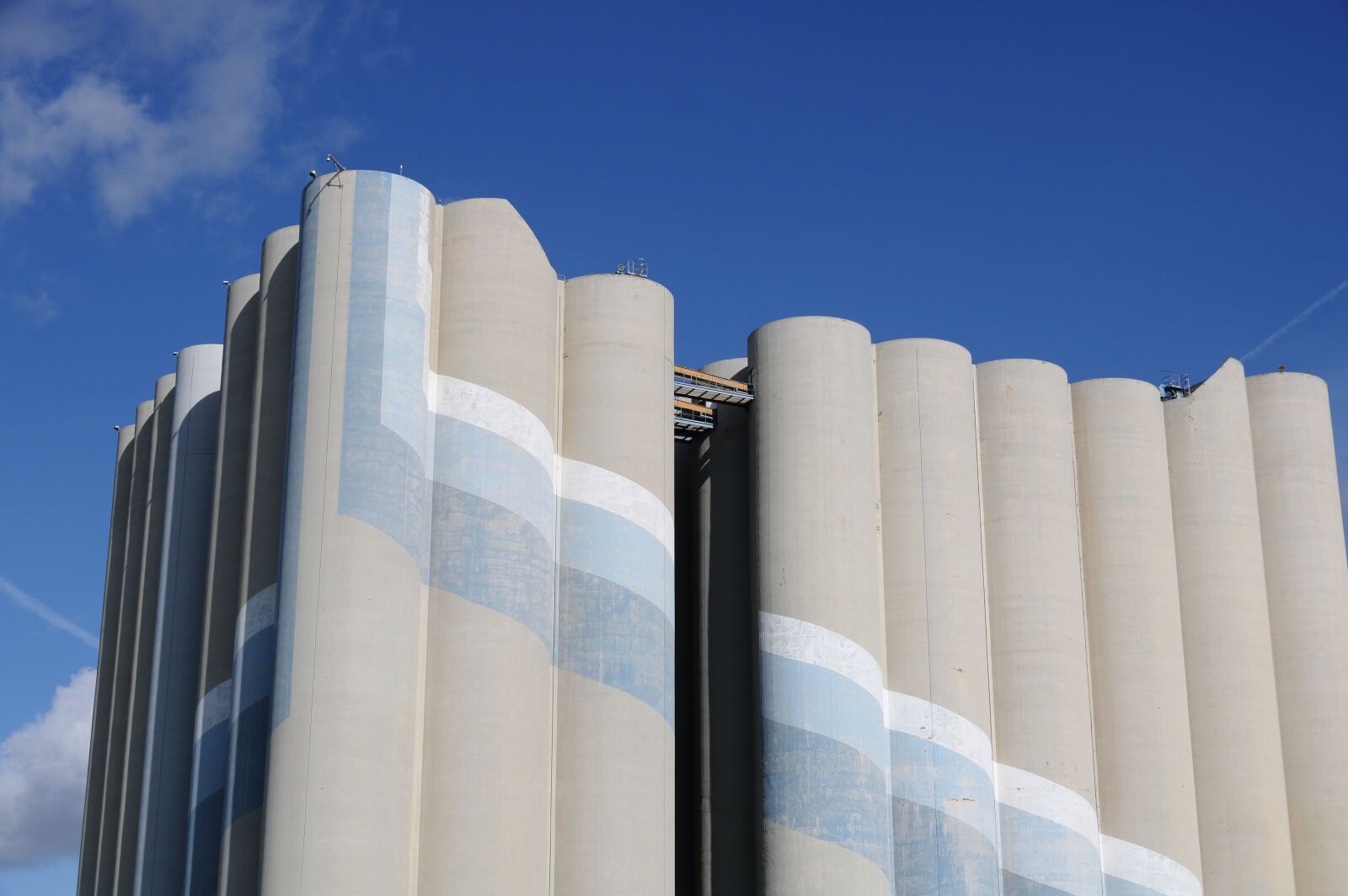 Canon EOS 750D (EOS Rebel T6i / EOS Kiss X8i) sample photo. Portugal, lisbon, silos photography
