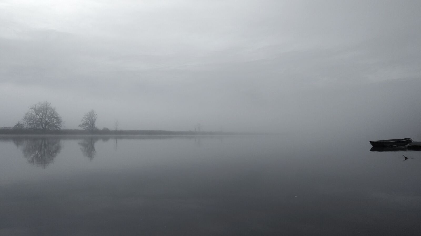 Motorola Moto G (5S) Plus sample photo. Fog, mirroring, water photography