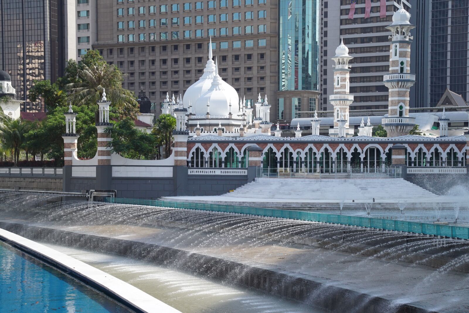 Sony a7S + Sony FE 24-70mm F2.8 GM sample photo. Masjid jamek mosque, water photography