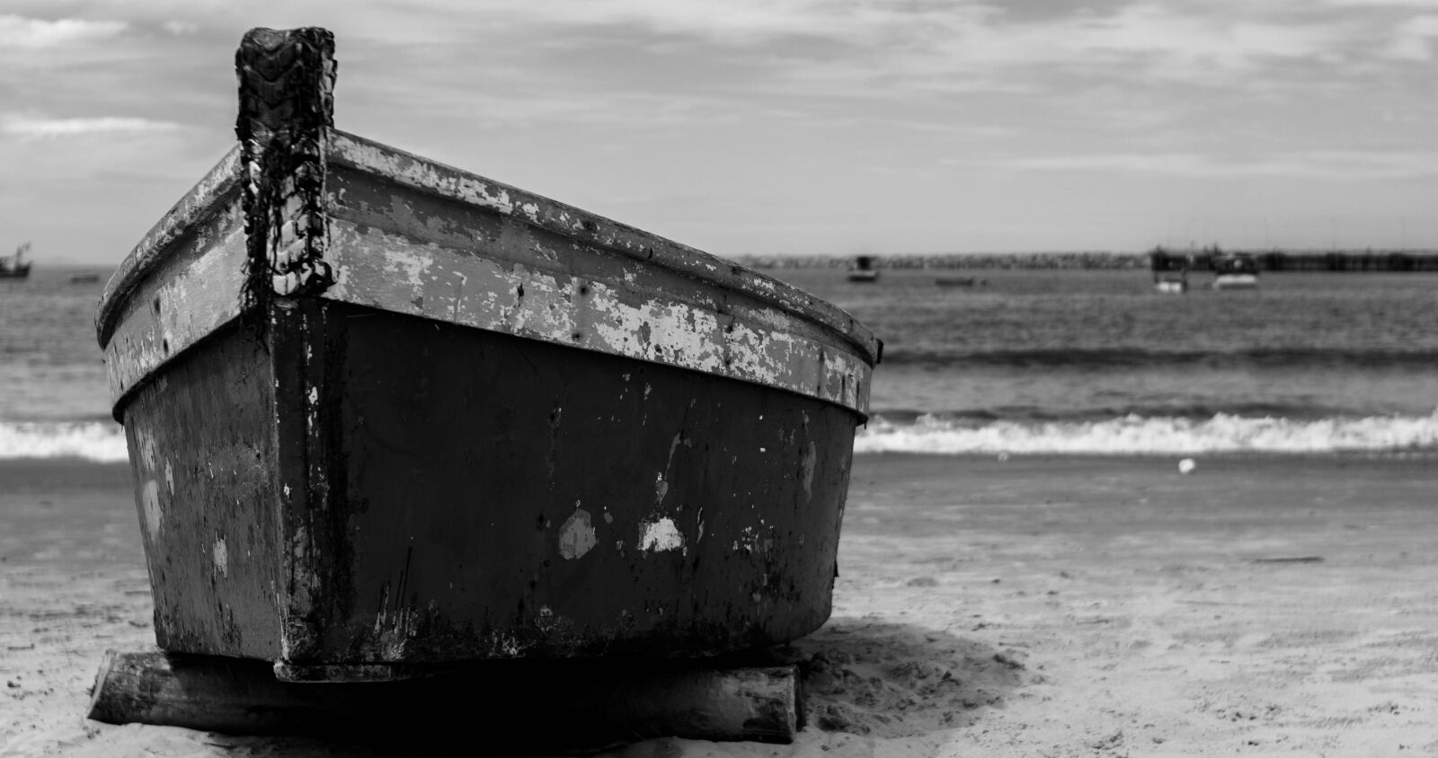 Canon EOS 1100D (EOS Rebel T3 / EOS Kiss X50) sample photo. Boat, beach, mar photography