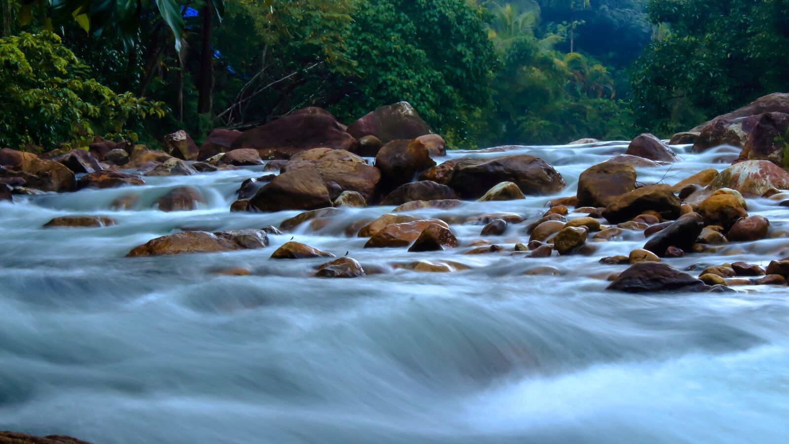Canon EOS 700D (EOS Rebel T5i / EOS Kiss X7i) sample photo. Water, rocks, flows photography