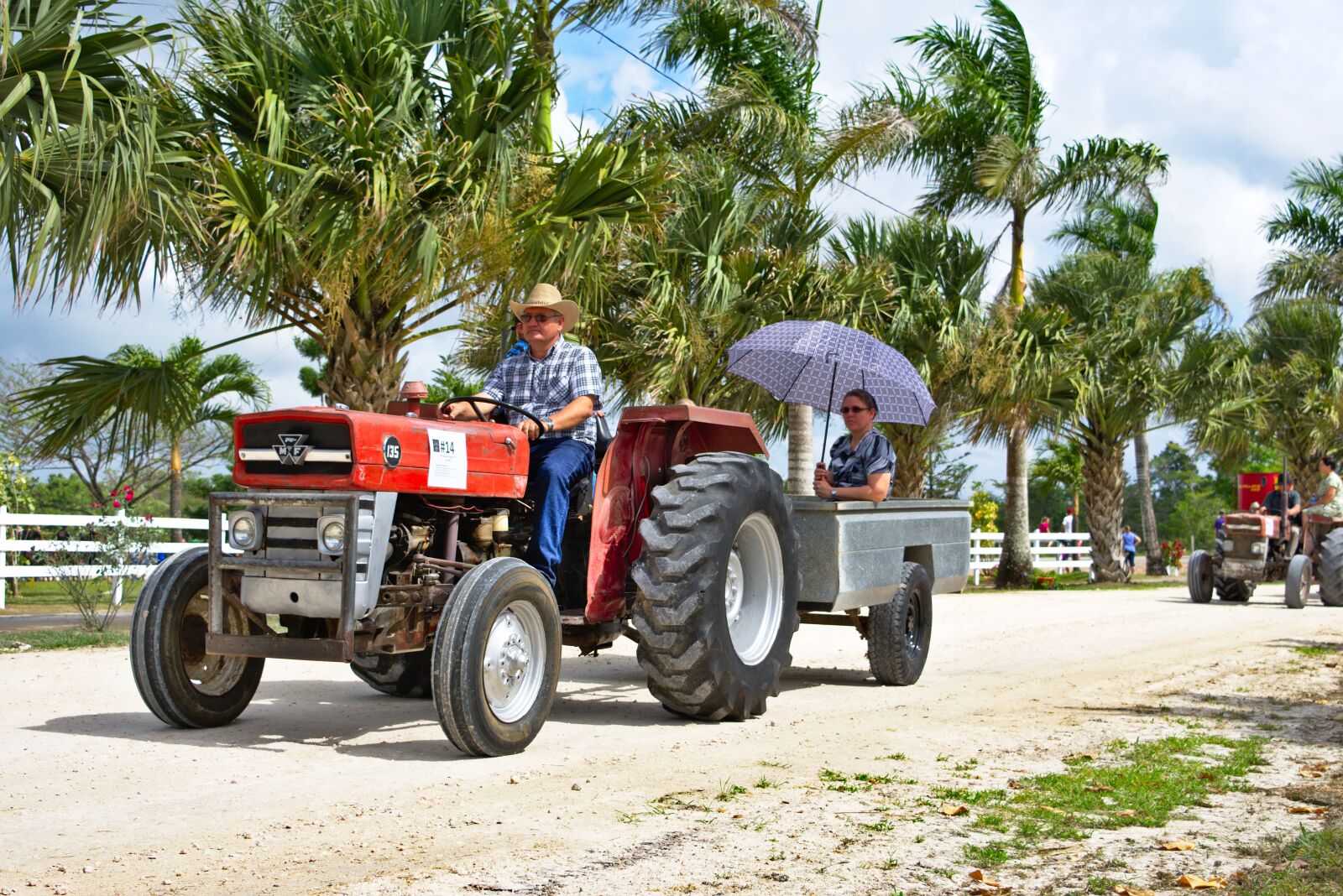 Nikon D7200 sample photo. Tractor, old, antique photography