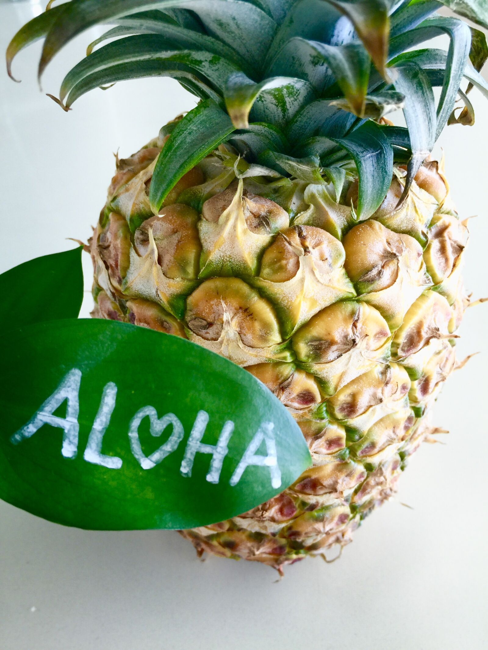 iPhone 6 Plus back camera 4.15mm f/2.2 sample photo. Hawaii, aloha, painapple summer photography