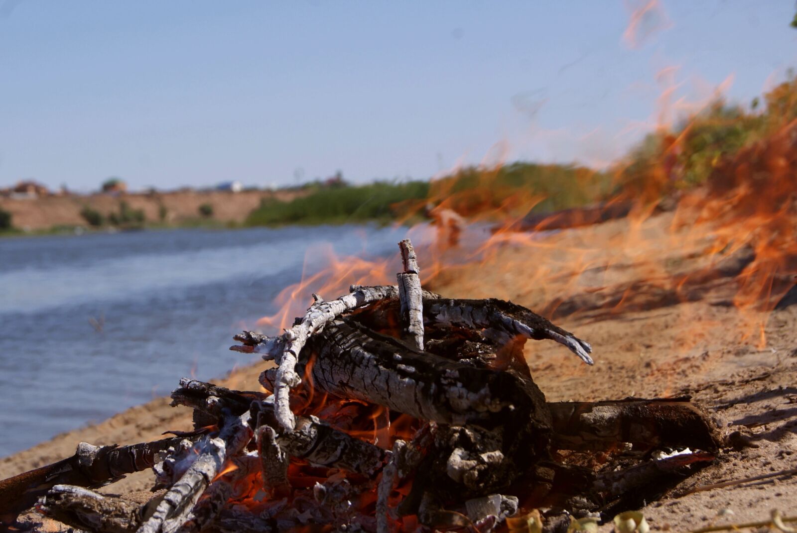 Sony Alpha DSLR-A230 sample photo. Koster, flame, fire photography