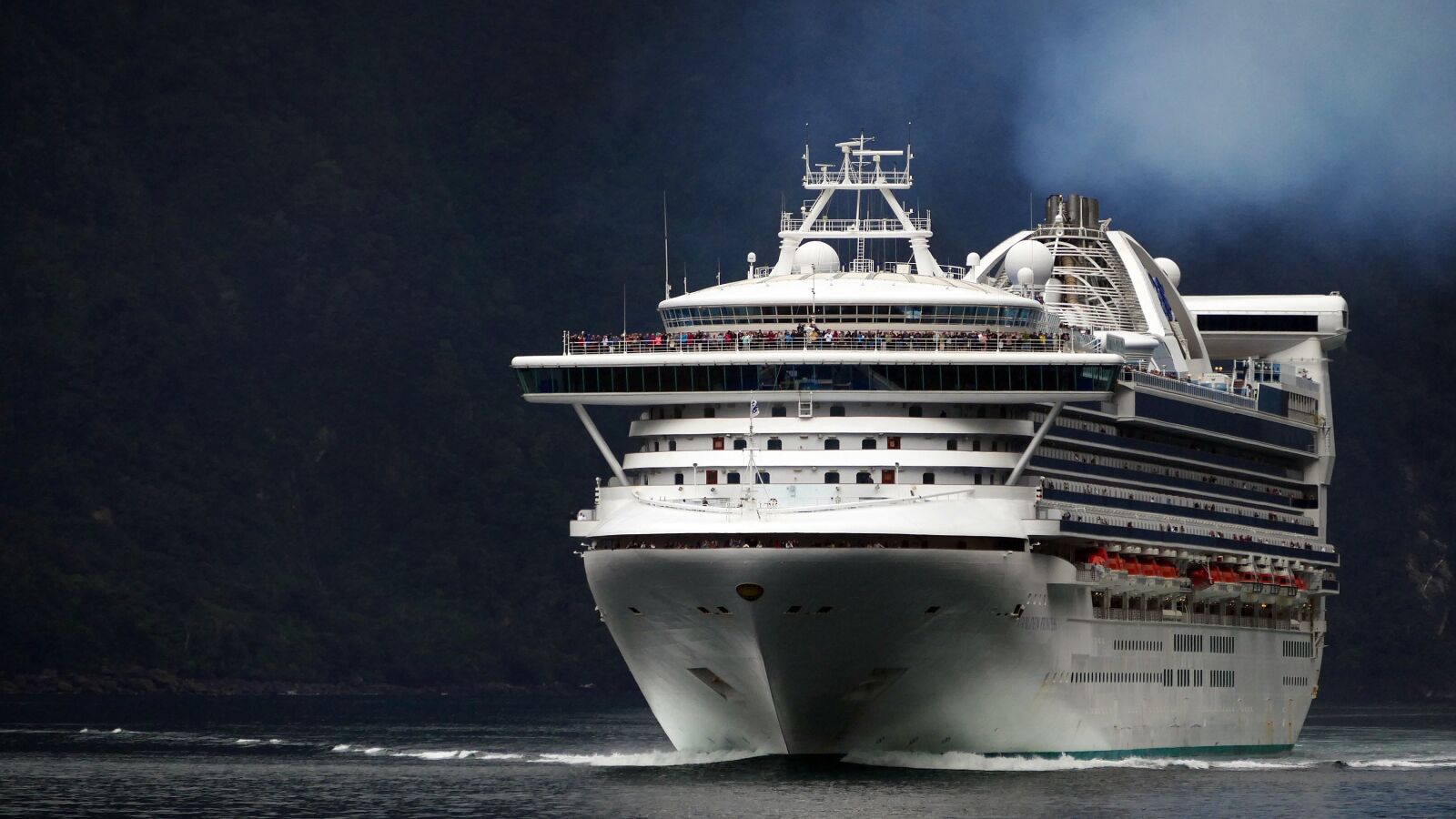 Panasonic Lumix DMC-FZ1000 sample photo. Ship, cruise, vessel photography