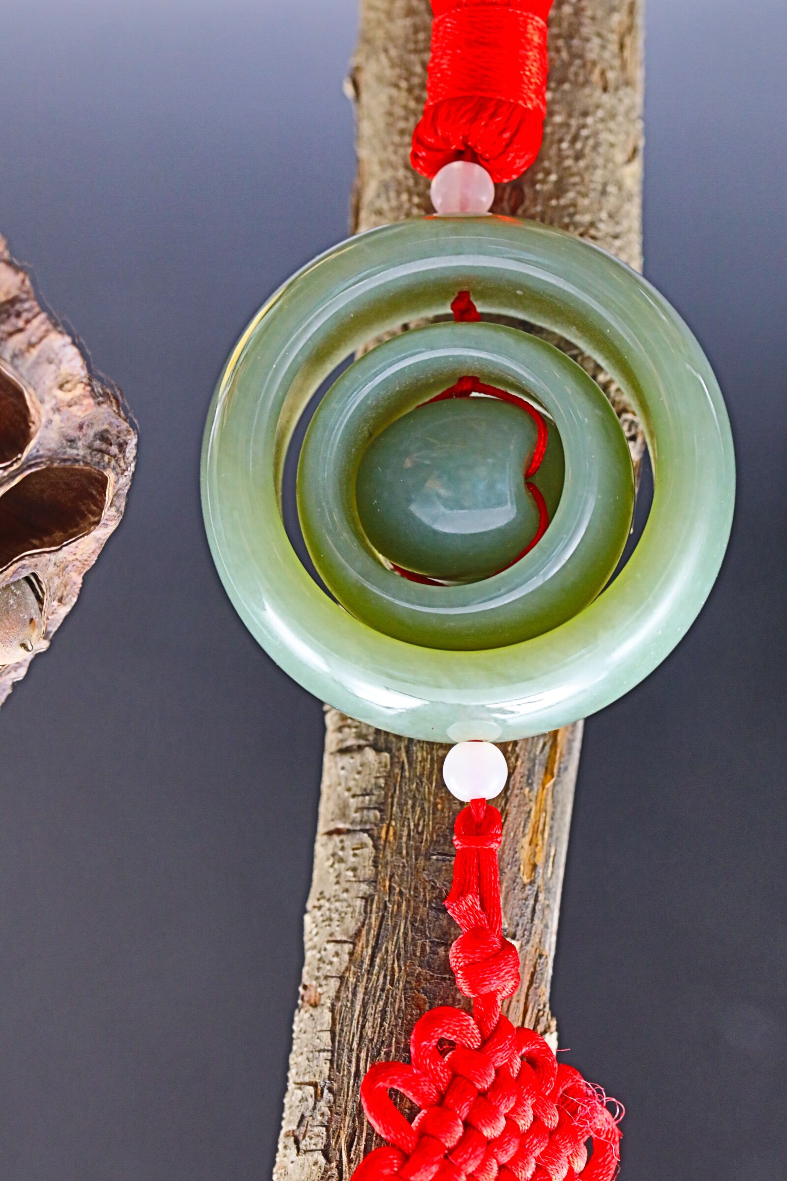 Canon EF 100mm F2.8L Macro IS USM sample photo. Pendant, jade, decoration photography