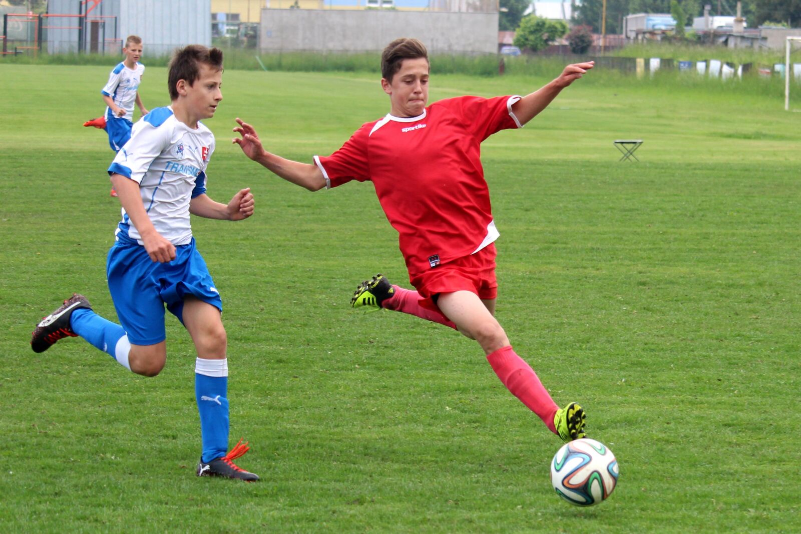 Canon EF-S 55-250mm F4-5.6 IS STM sample photo. Football, pupils, older pupils photography