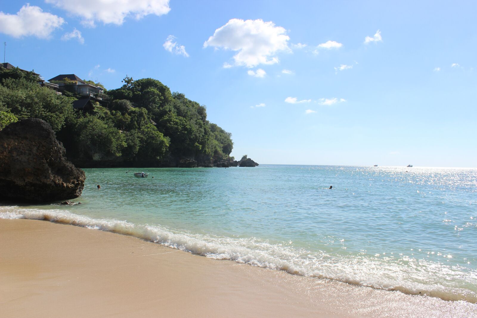 Canon EOS 600D (Rebel EOS T3i / EOS Kiss X5) sample photo. Beach, sunny, sky photography