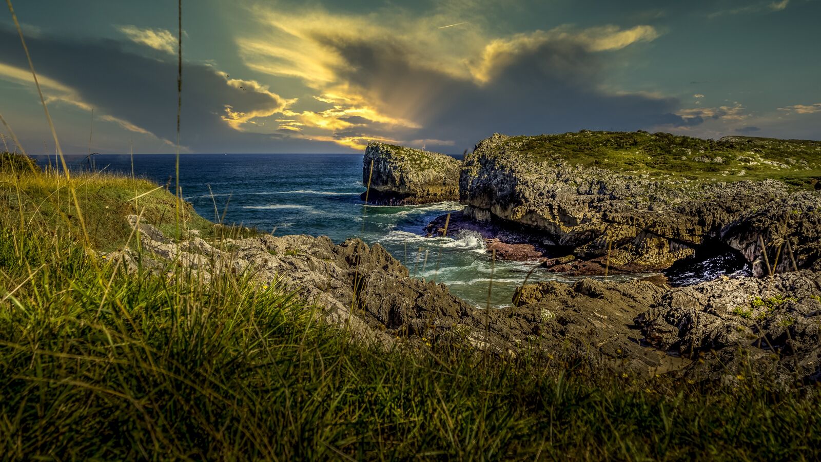 Canon EOS 600D (Rebel EOS T3i / EOS Kiss X5) sample photo. Sunset, cliff, landscape photography