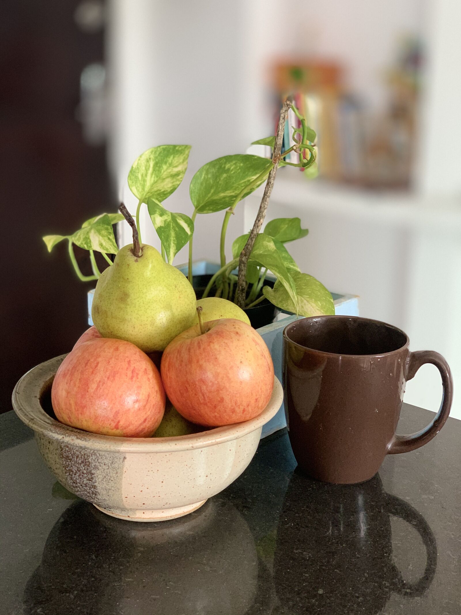Apple iPhone XS + iPhone XS back dual camera 6mm f/2.4 sample photo. Apples, pears, pear photography