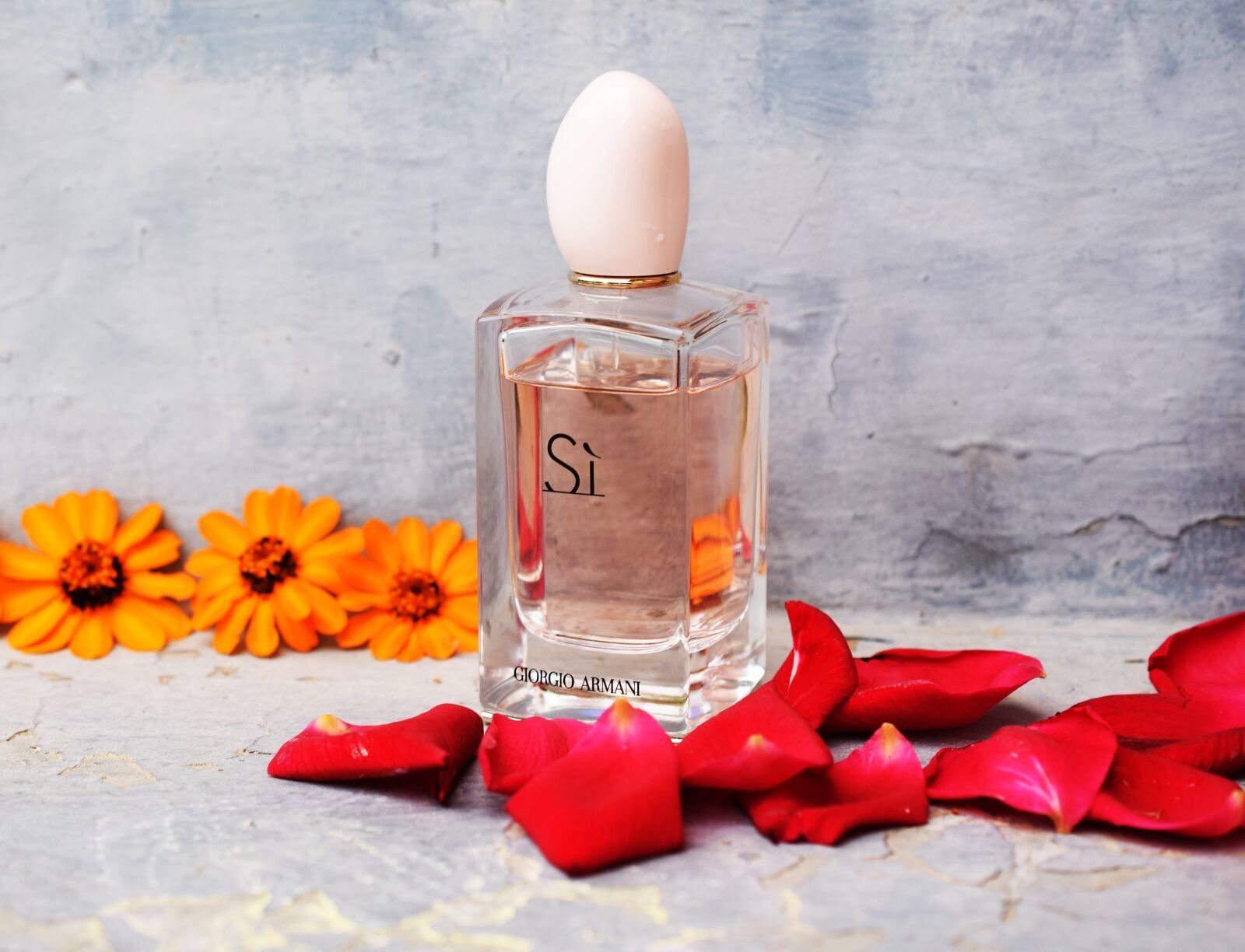 Nikon D5300 sample photo. Perfume, flowers, rose petals photography