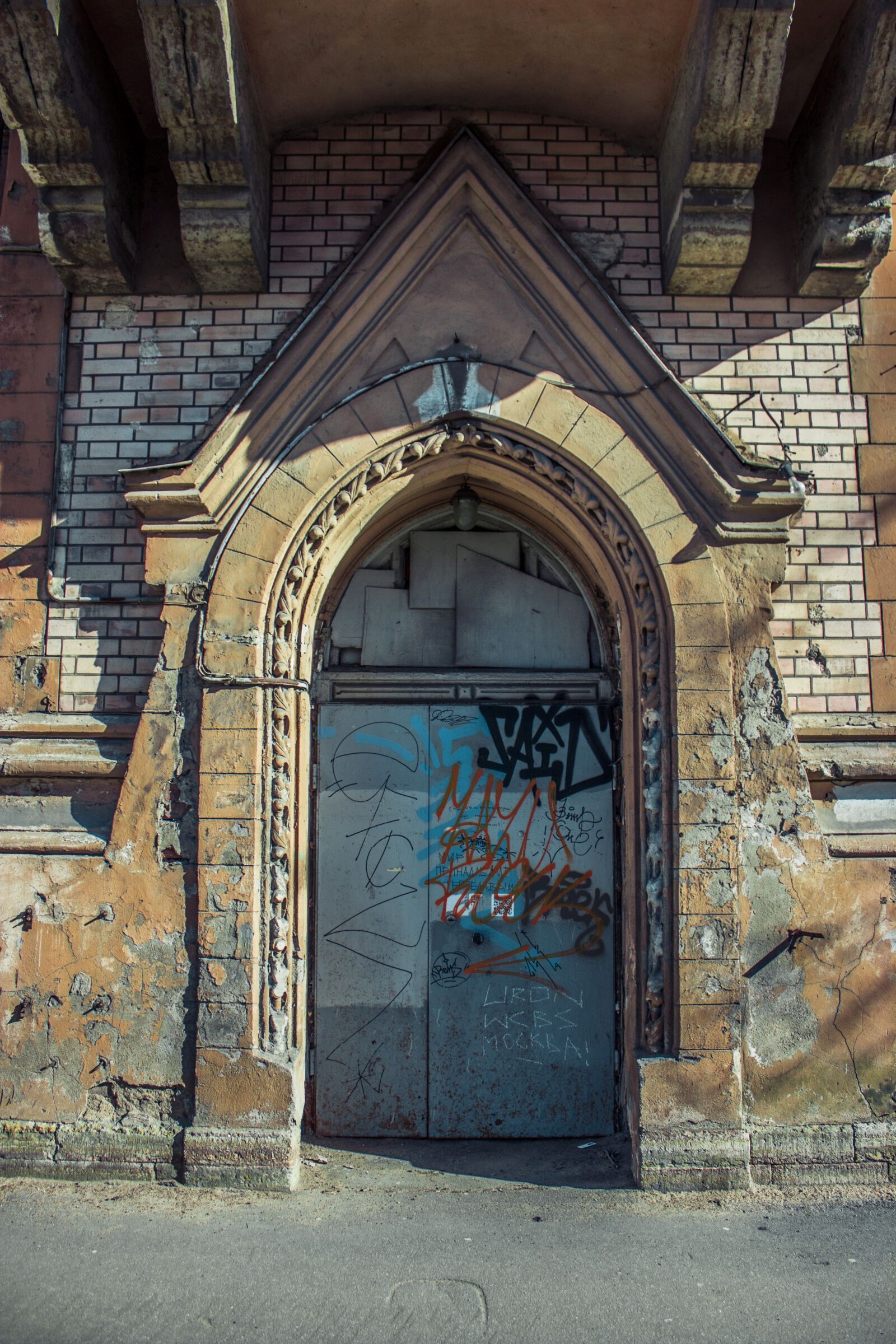 Canon EOS 550D (EOS Rebel T2i / EOS Kiss X4) sample photo. Architecture, old, door photography