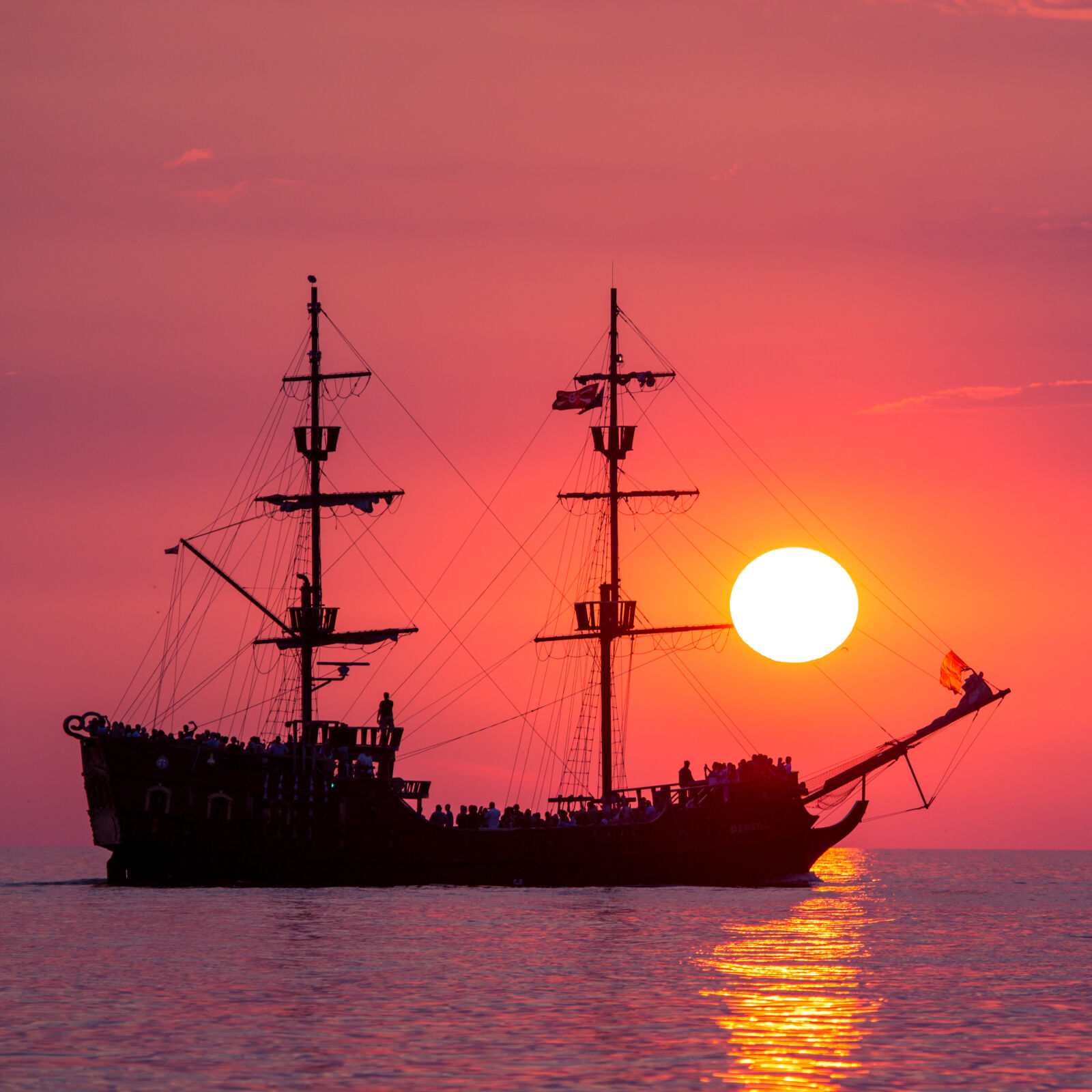 Canon EF 100-400mm F4.5-5.6L IS USM sample photo. Ship, sailing, in, sea photography