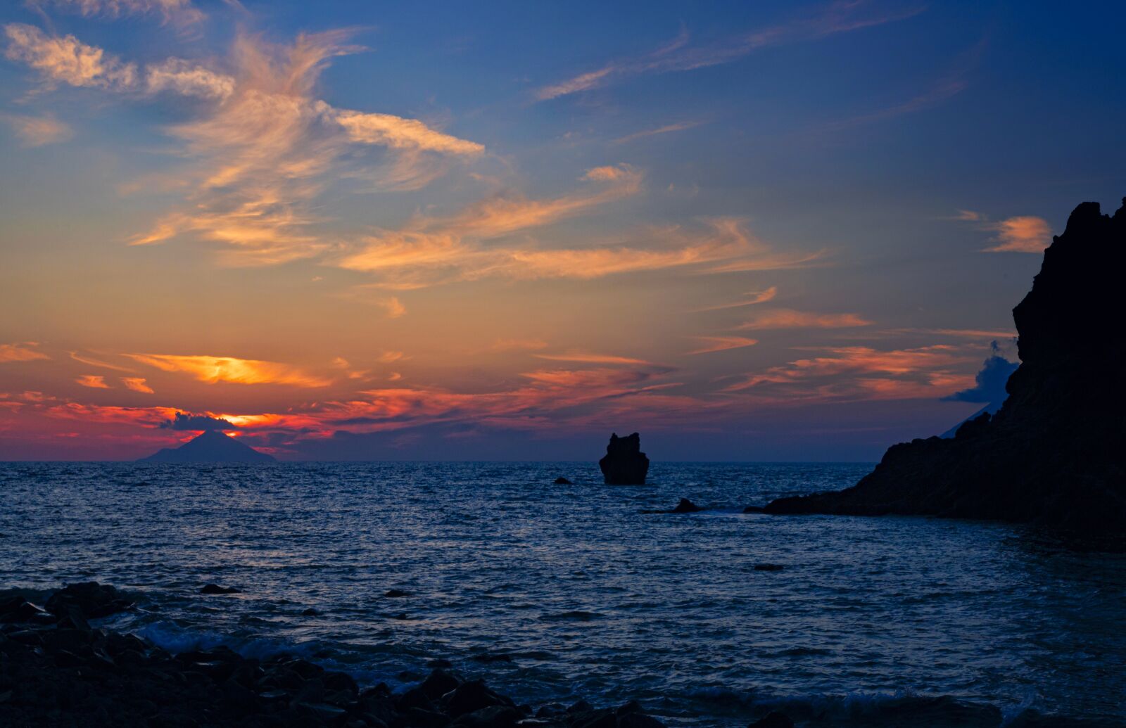 Canon EF 24-105mm F4L IS II USM sample photo. Aeolian islands, sicily, volcano photography