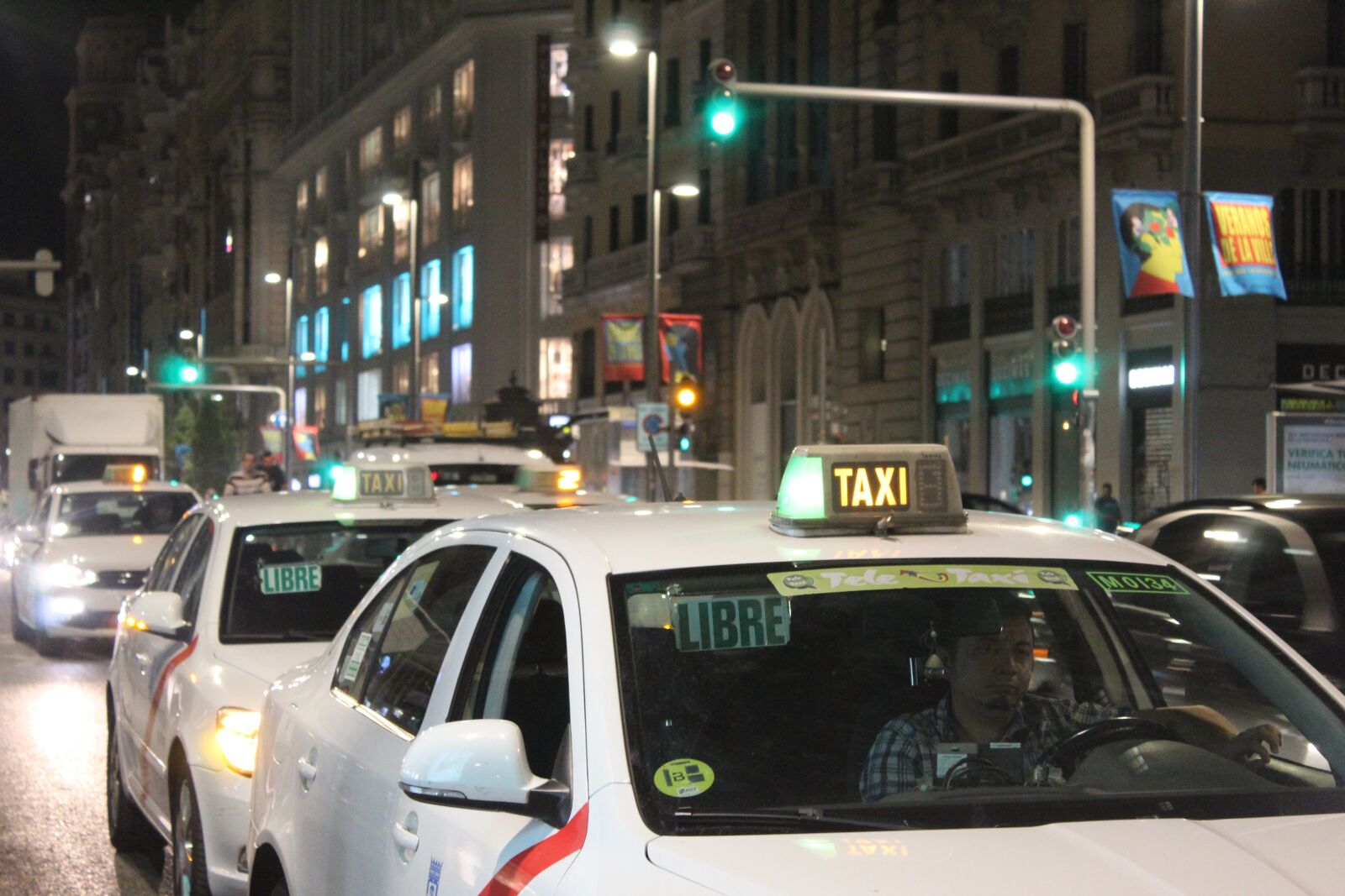 Canon EOS 4000D (EOS Rebel T100 / EOS 3000D) sample photo. Taxi, madrid, spain photography